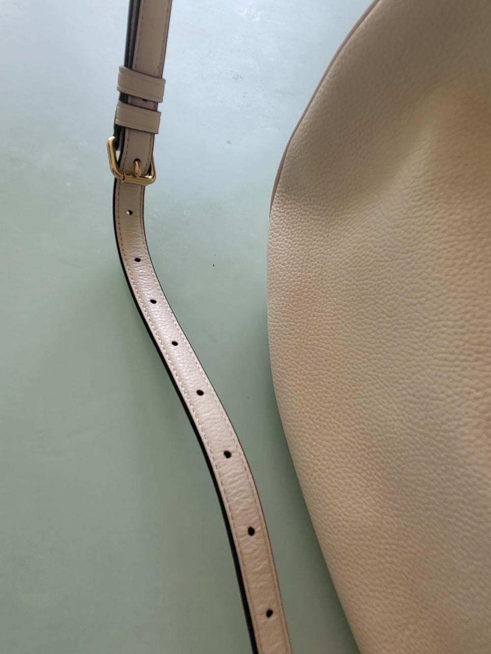 Coach Cream Pebbled Leather Shoulder Hobo with Gold Hardware - Picture 8 of 11